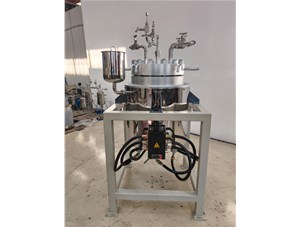 29L高溫高壓不銹鋼電動(dòng)升降反應釜已完工發(fā)往河北
