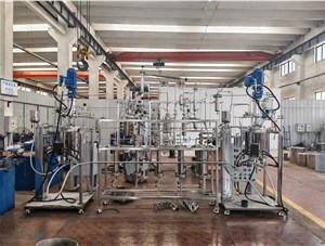 10L不銹鋼減壓蒸餾反應釜系統裝置已完工發(fā)往嘉興