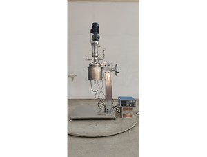 5L不銹鋼電加熱手動(dòng)升降翻轉實(shí)驗釜已完工發(fā)往大連